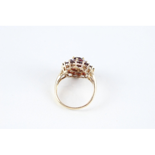 38 - 9ct gold garnet dress ring (4.8g) Size  P