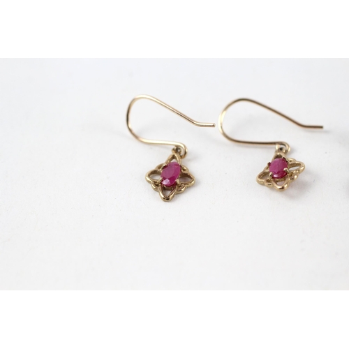 42 - 2x 9ct gold ruby & sapphire drop earrings (1.7g)