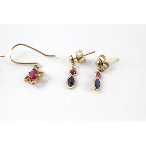 42 - 2x 9ct gold ruby & sapphire drop earrings (1.7g)