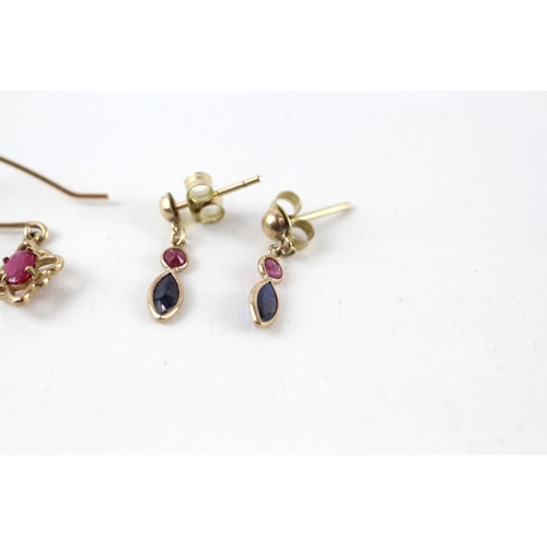 42 - 2x 9ct gold ruby & sapphire drop earrings (1.7g)