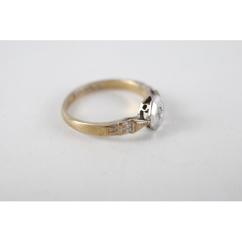 53 - 9ct gold platinum set old cut diamond solitaire ring (2g) Size  K