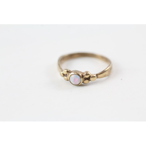 72 - 2x 9ct gold opal rings (3g) Size  J 1/2 + J 1/2