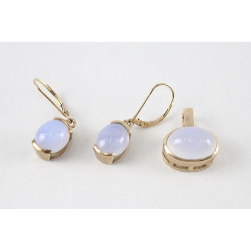 75 - 9ct gold chalcedony pendant & earrings set (9.1g)