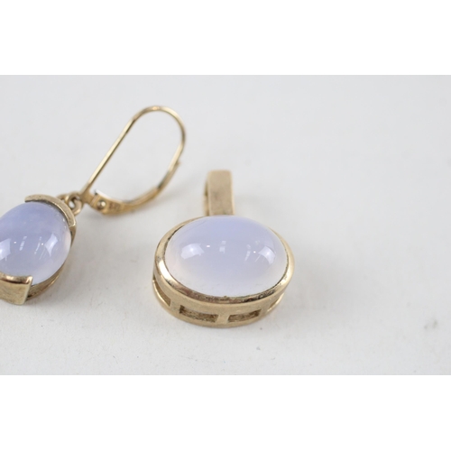 75 - 9ct gold chalcedony pendant & earrings set (9.1g)