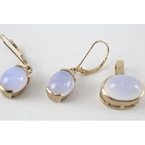 75 - 9ct gold chalcedony pendant & earrings set (9.1g)