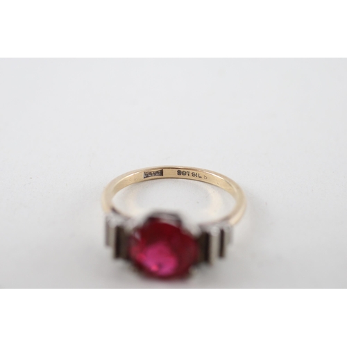 78 - 9ct gold & silver synthetic ruby single stone ring (3.8g) Size  N 1/2