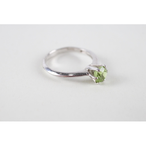 88 - 9ct gold peridot solitaire ring (2.3g) Size  N