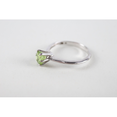 88 - 9ct gold peridot solitaire ring (2.3g) Size  N