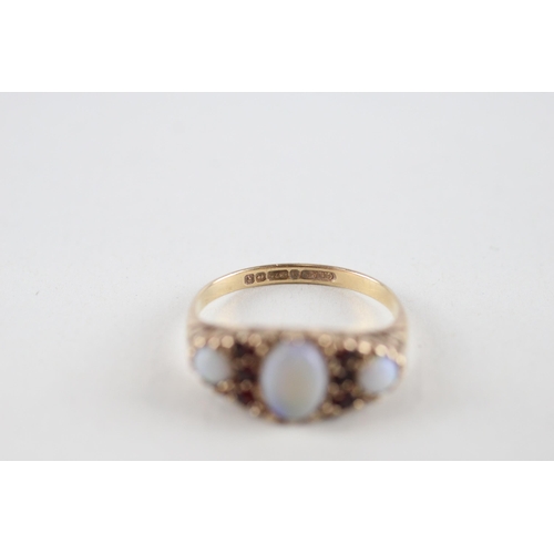 92 - 9ct gold opal & garnet ring (2.9g) Size  K