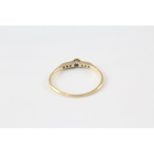 37 - 18ct gold diamond ring (1.3g) Size  P