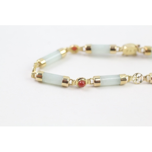 51 - 14ct gold jade bracelet (6.7g)