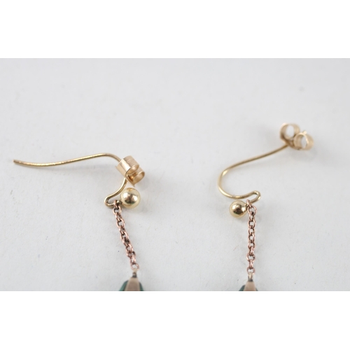 62 - 9ct gold chrysoprase drop earrings (3g)