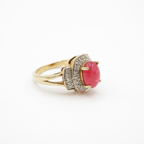 11 - HM 9ct gold dress ring with red centre stone (4.6g) Size  N  1/2