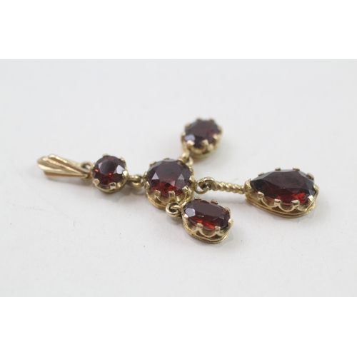 113 - 9ct garnet drop pendant (4.3g)