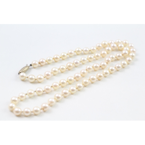 124 - 9ct gold cultured pearl necklace with diamond clasp (38g)