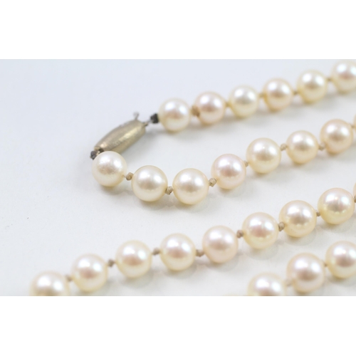 124 - 9ct gold cultured pearl necklace with diamond clasp (38g)