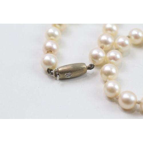 124 - 9ct gold cultured pearl necklace with diamond clasp (38g)