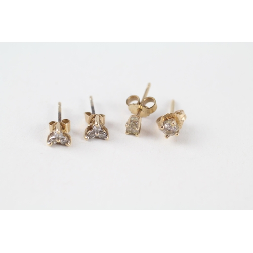2x 9ct gold diamond stud earrings (1.2g)