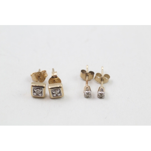 2x 9ct gold diamond stud earrings (1.4g)