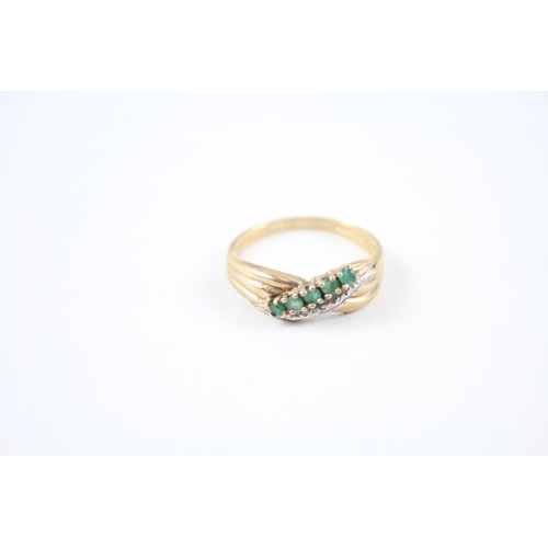 19 - 9ct gold emerald & diamond ring (2.4g) Size  P