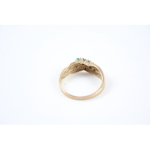 19 - 9ct gold emerald & diamond ring (2.4g) Size  P