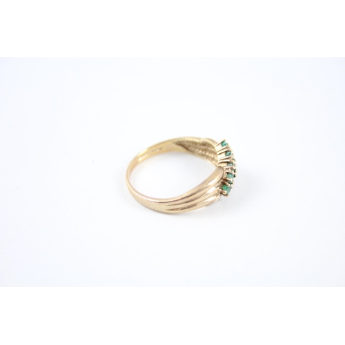 19 - 9ct gold emerald & diamond ring (2.4g) Size  P
