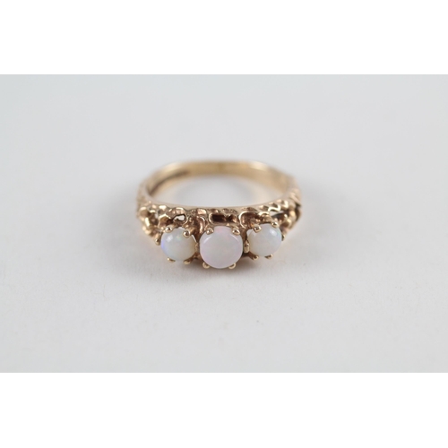 9ct gold opal three stone ring (2.4g) Size  K