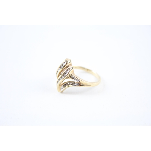 22 - 10ct gold diamond dress ring (3.3g) Size  M 1/2