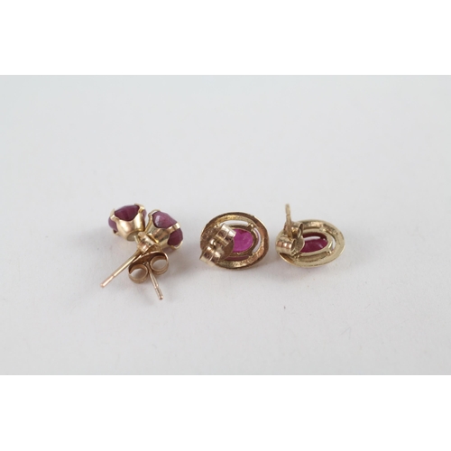 24 - 2x 9ct gold ruby stud earrings (1.6g)