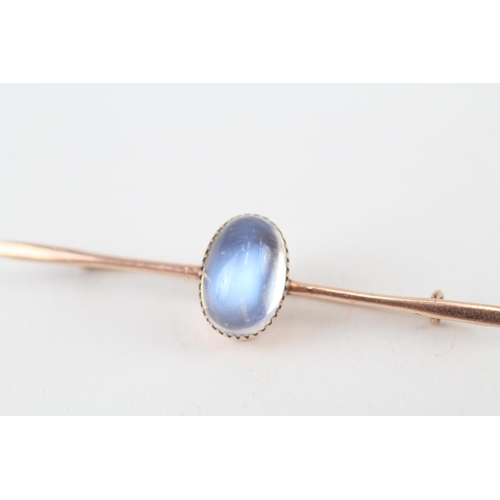 30 - 9ct gold moonstone bar brooch (2g)