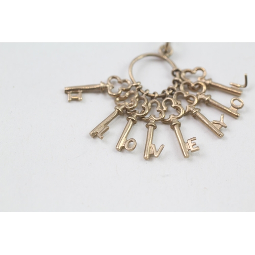 50 - 9ct gold keys charm (3g)