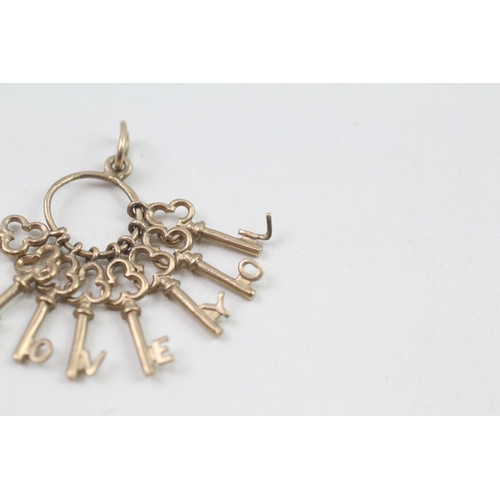 50 - 9ct gold keys charm (3g)