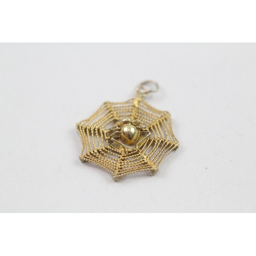 64 - 12ct gold spider pendant (1.2g)