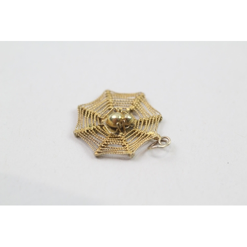 64 - 12ct gold spider pendant (1.2g)