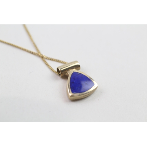 65 - 9ct gold agate & lapis lazuli pendant & chain (3.5g)