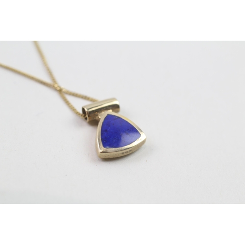 65 - 9ct gold agate & lapis lazuli pendant & chain (3.5g)