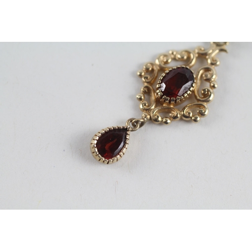 67 - 9ct gold garnet drop pendant & chain (3.5g)