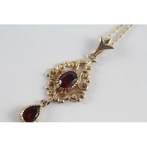 67 - 9ct gold garnet drop pendant & chain (3.5g)