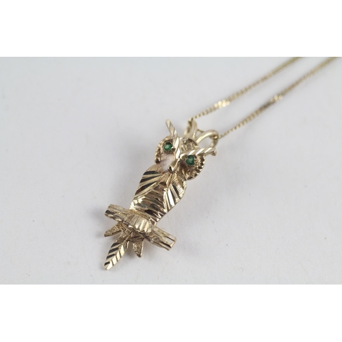 70 - 9ct gold emerald owl pendant & chain (1.9g)