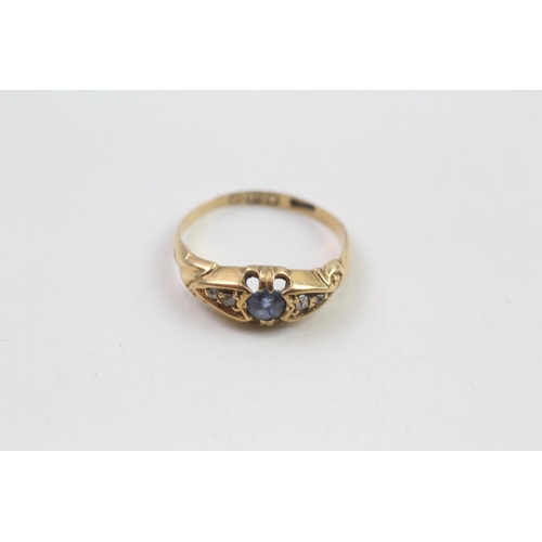 81 - 18ct gold sapphire & diamond antique ring (2g) Size  K