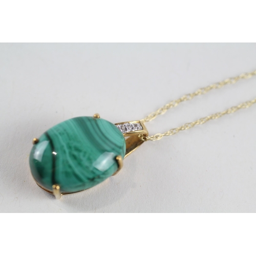 89 - 9ct gold malachite & white gemstone pendant & chain (4.8g)