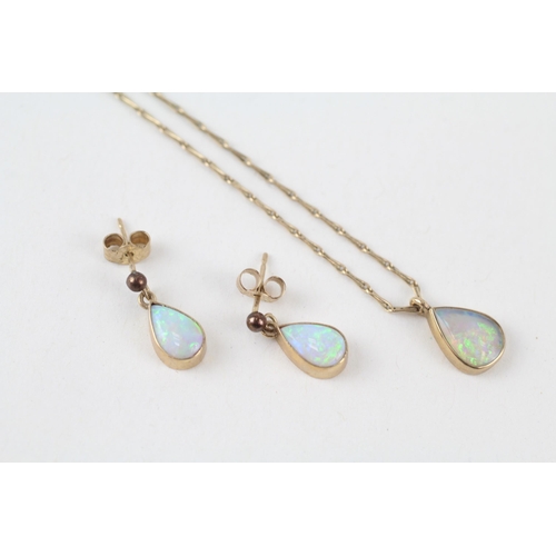 2x 9ct gold opal necklace & earrings (3.5g)