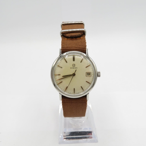 439 - OMEGA gent's vintage wristwatch handwind working Omega cal 611 17hewel manual wind movement ref 2404... 