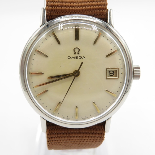 439 - OMEGA gent's vintage wristwatch handwind working Omega cal 611 17hewel manual wind movement ref 2404... 