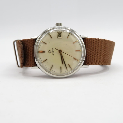 439 - OMEGA gent's vintage wristwatch handwind working Omega cal 611 17hewel manual wind movement ref 2404... 