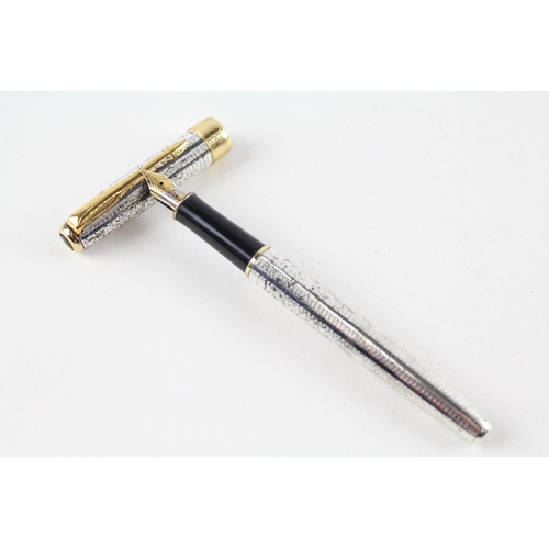 484 - PARKER Sonnet Silver Tone Fountain Pen w/ 18ct Gold Nib WRITING