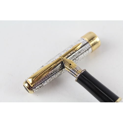 484 - PARKER Sonnet Silver Tone Fountain Pen w/ 18ct Gold Nib WRITING