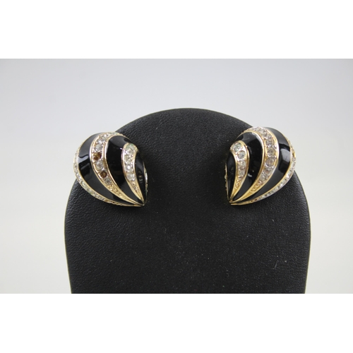 Pair of gold tone enamel and rhinestone clip on earrings by designer Nina Ricci (18g)