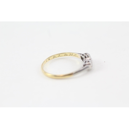 110 - 18ct gold old cut diamond three stone ring (2g) Size  P