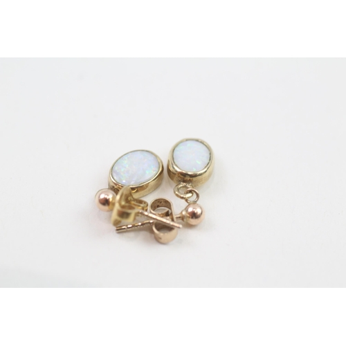 125 - 9ct gold opal drop earrings (1.6g)